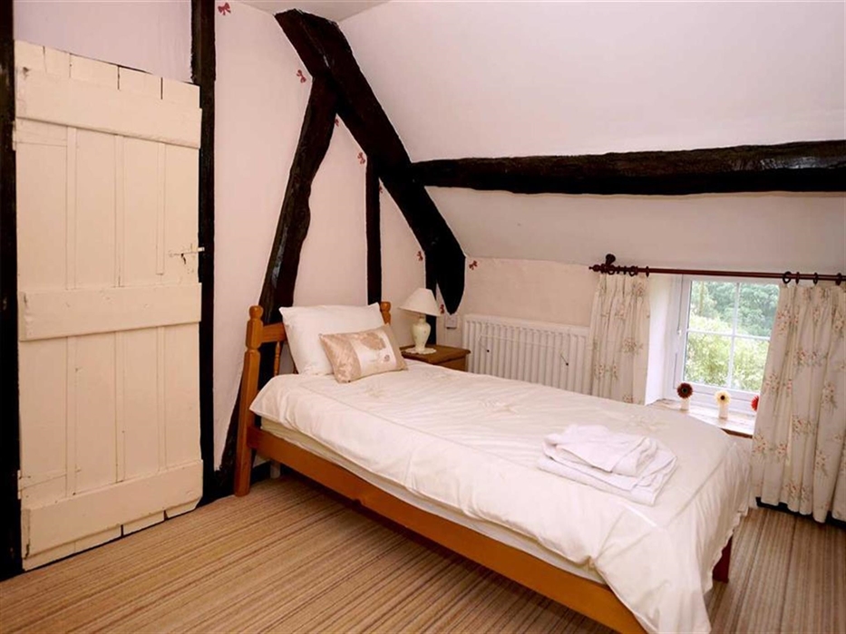 Maes-Glas-bedrm-2-14