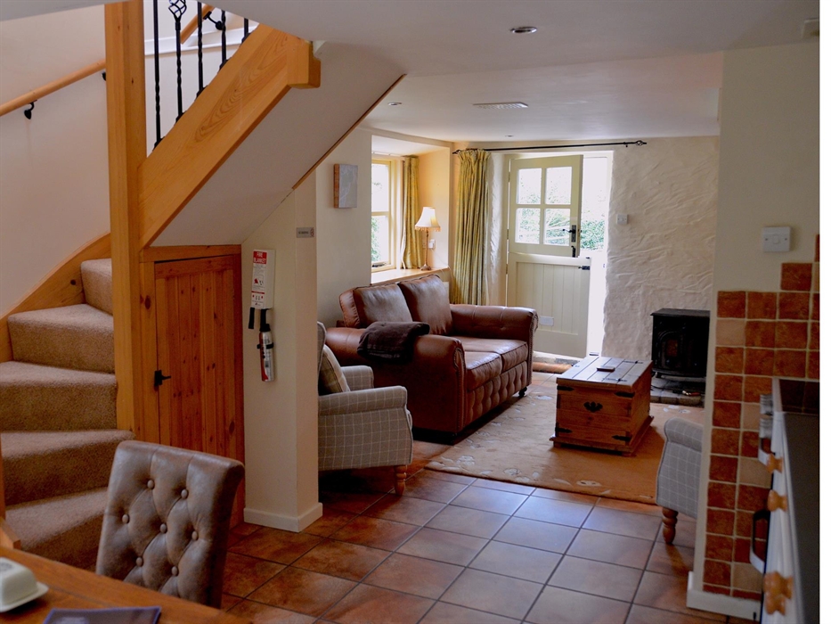 Hafannedd Cottage - kitchen through to dining room