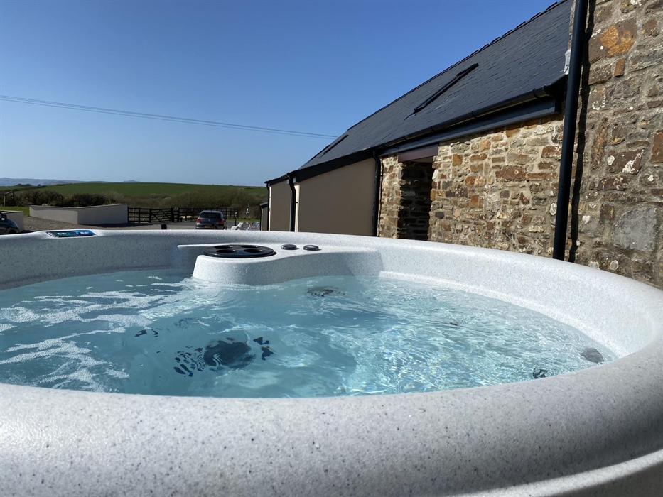 Caldey Cottage Hot Tub
