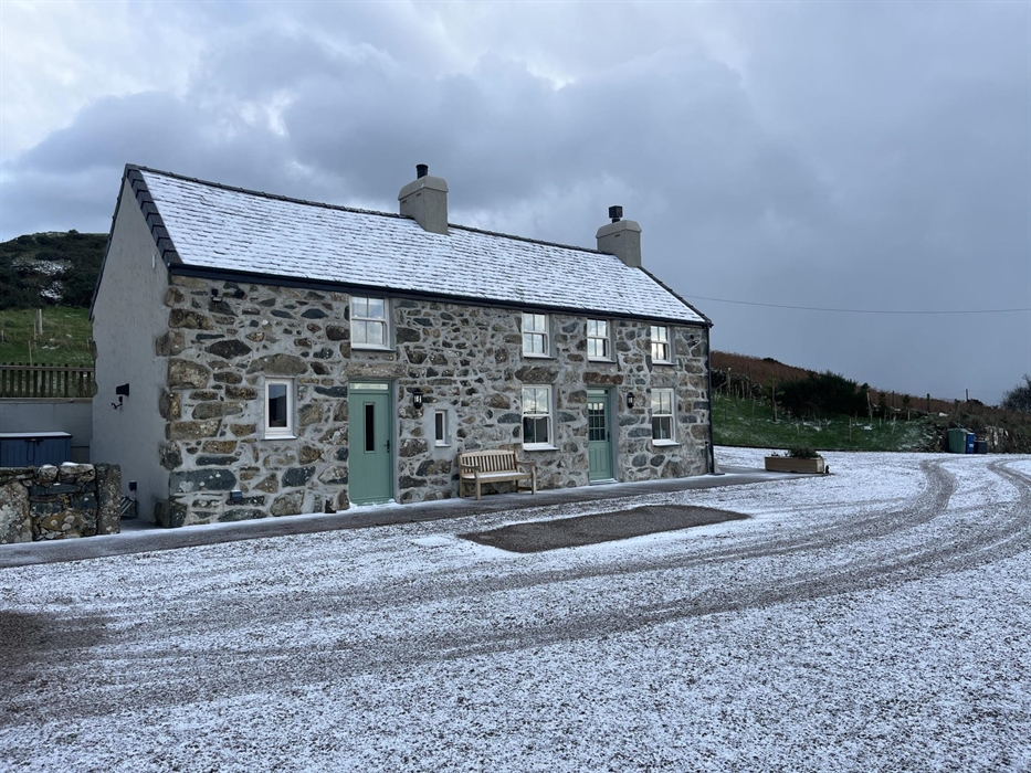 Pennant Igyn is a great place to stay summer or winter.