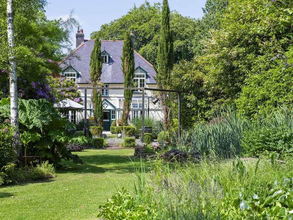 The Cors Country House