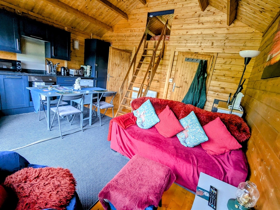 Tad cabin living area