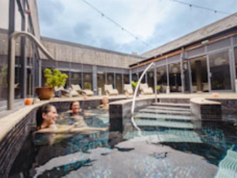 Relax you body, calm your mind and feel rejuvenated after a treatment session at the Well Spa. Enjoy some time for you after a day of adrenaline fille