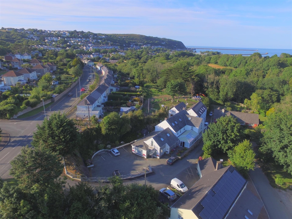 A birds eye view of Ivybridge Guesthouse with free car park, back picnic garden space and only 15 minutes walking distance from the sea front of Fishg