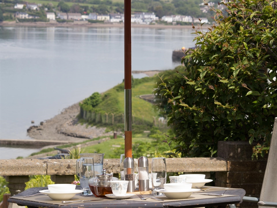 Enjoy the homely experience with an expertly made cup of coffee or tea and delicious freshly-made sandwiches and home-made cakes from our menu, which