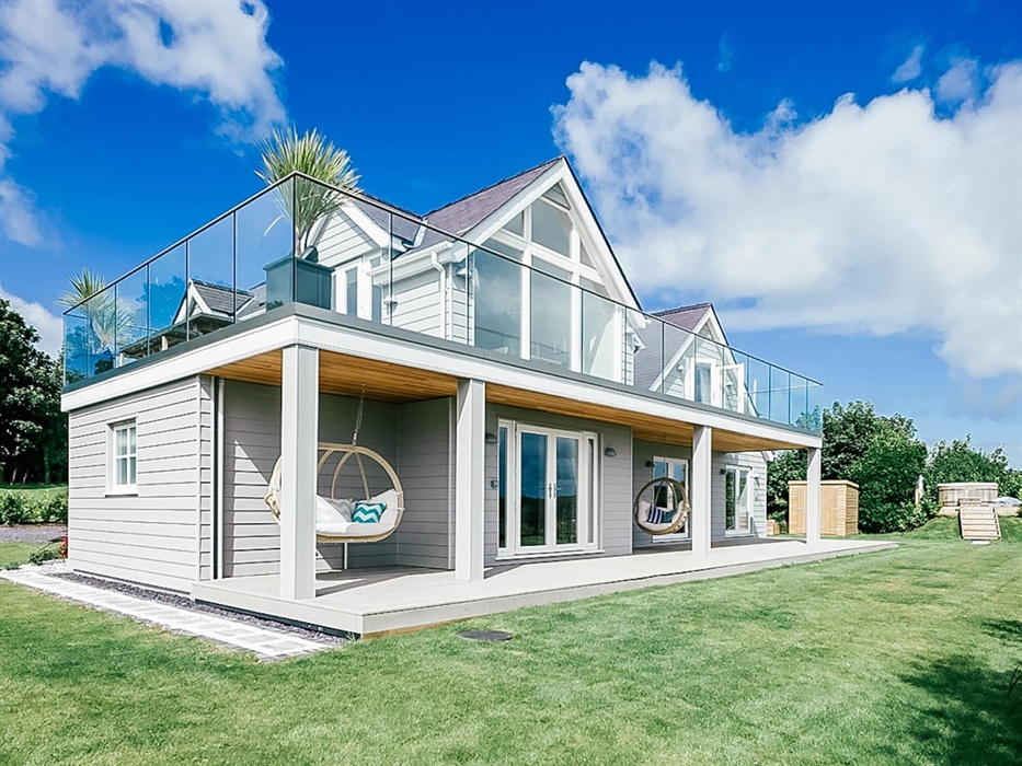 The Retreat – Wrap Around Terraces & Gardens