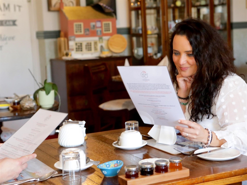 Savor the quirky Victorian charm in our breakfast room, where you can delight in the award-winning breakfast or opt for a lighter fare from the simp