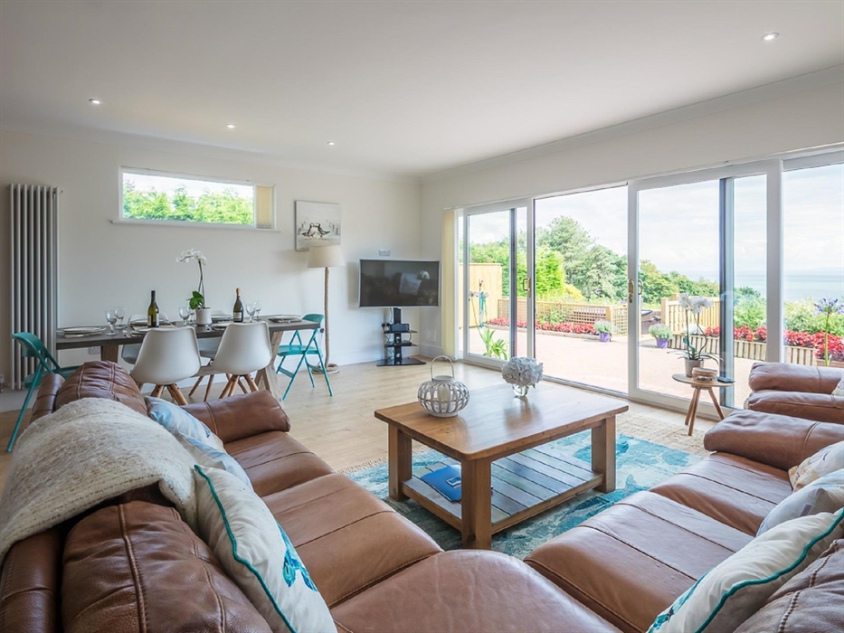 Oystercatcher Lounge & Dining