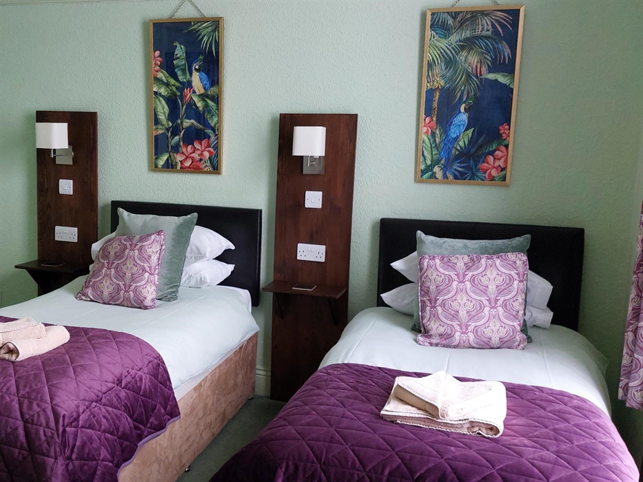 The Southcliff Tenby twin room