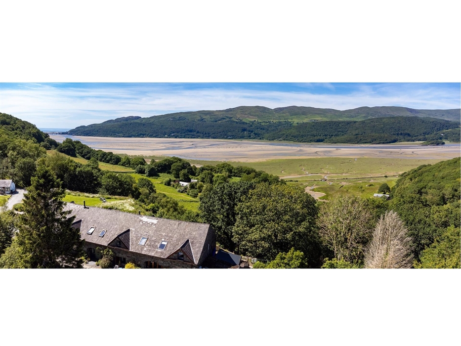 Snowdonia holiday cottage with Mawddach Estuary Views