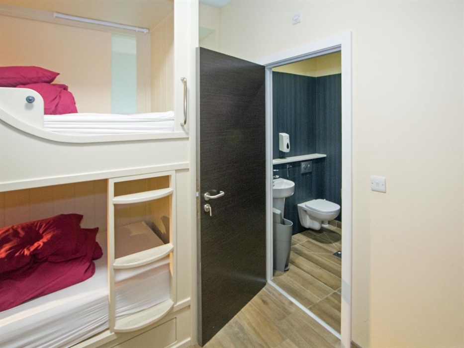 4 single beds and the ensuite wet room