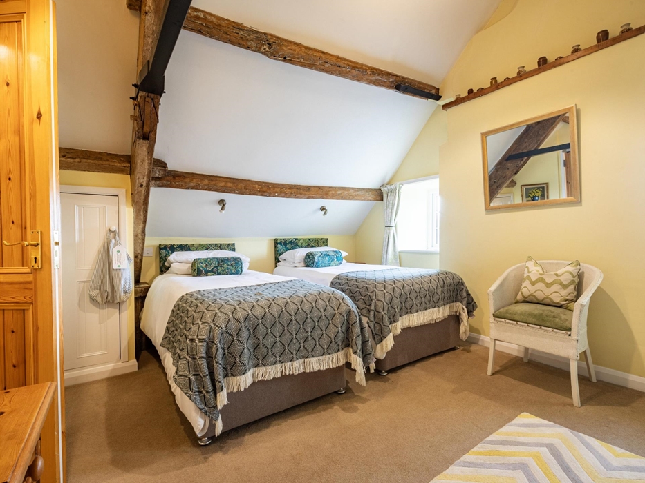 Charming rooms with country charm - Twin ensuite room in the eaves of a mid 18th century farmhouse