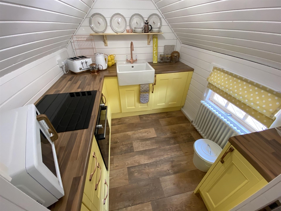 Small but perfectly formed! Includes a oven, hob, fridge, freezer and microwave plus all utensils (specialist utensils may not be included!)