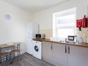 Top Flat 38 Victoria Avenue