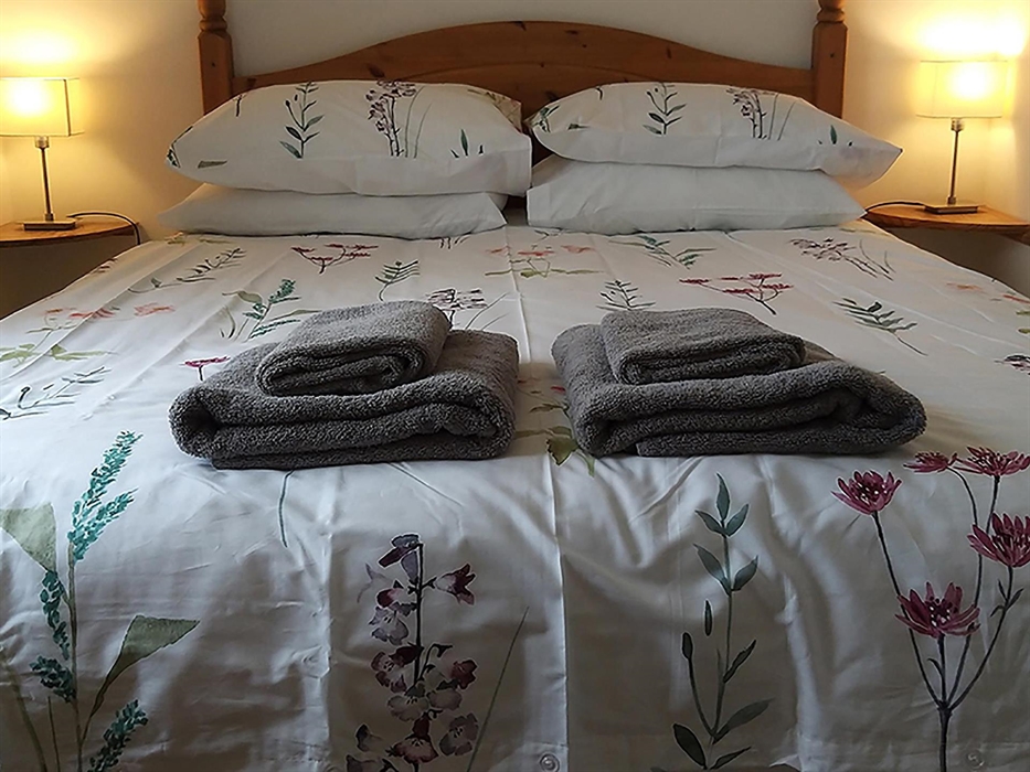 3 The Anchorage, Solva - double bedroom