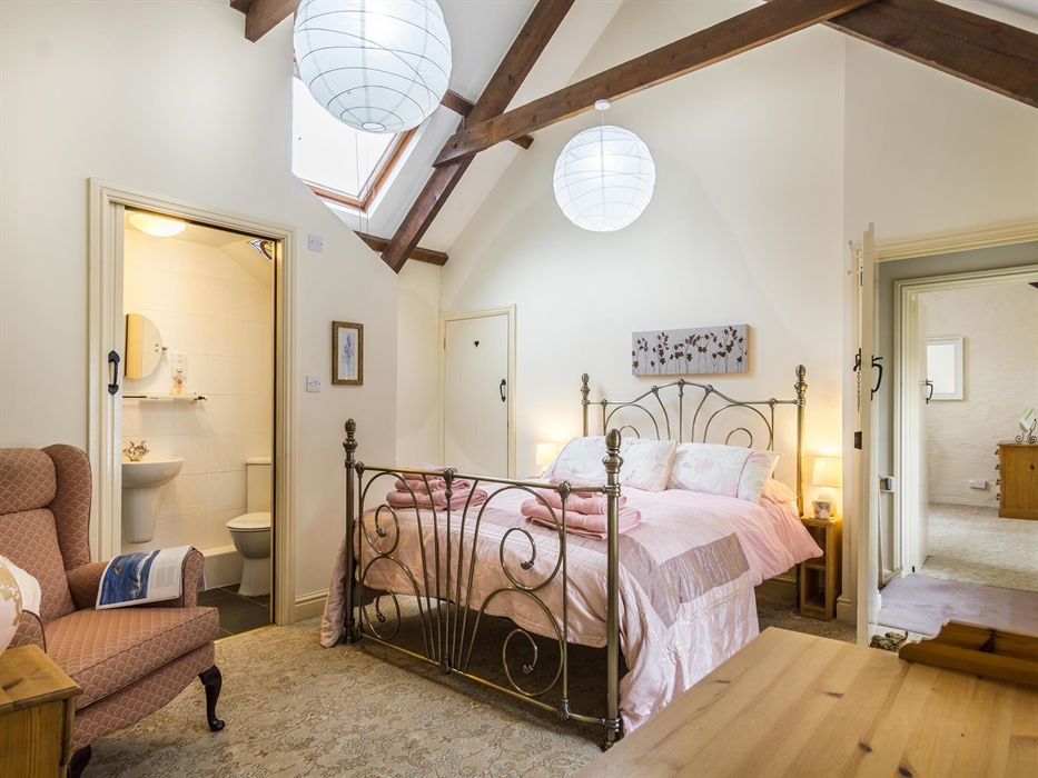 Bedroom 5 with king size bed and en-suite