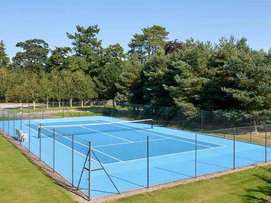 Guest can enjoy complimentary access to the tennis courts