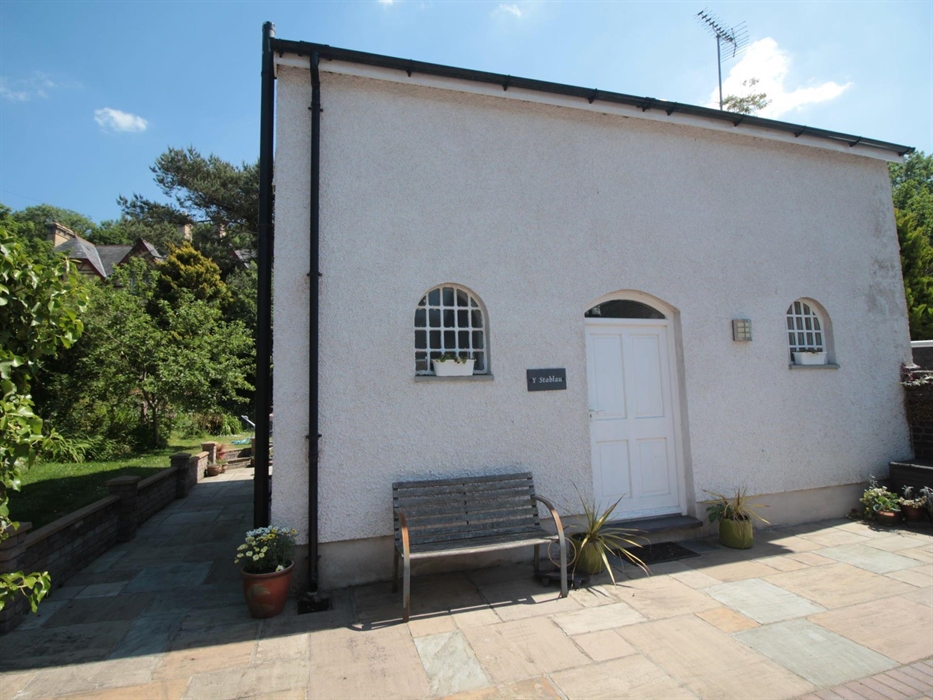 Y Stablau frontage