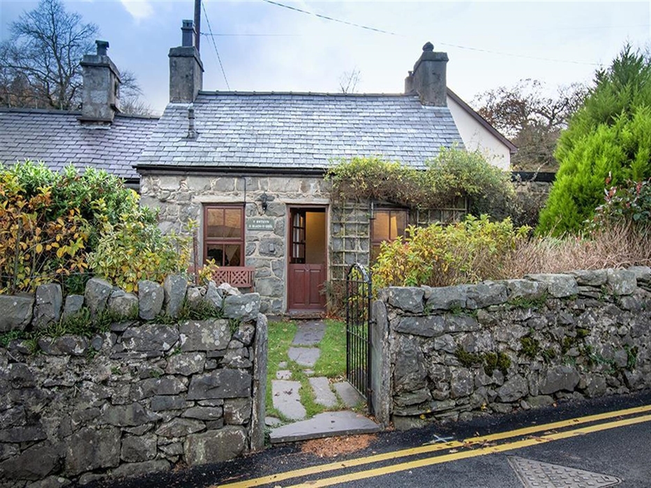 Y Bwthyn ("the cottage") is a tradional stone cottage in Llanberis at the foot of mount Snowdon
