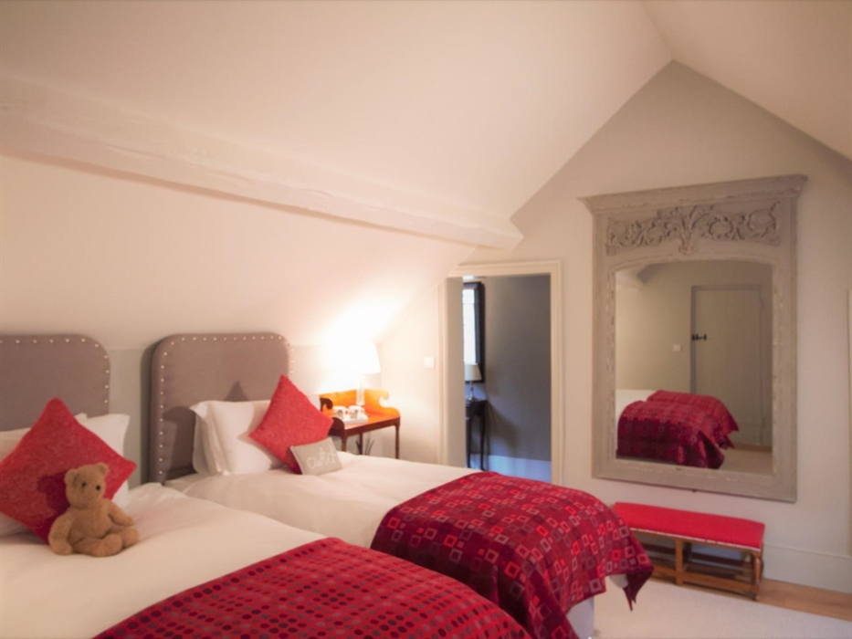 The Trefaldwyn Room is spacious and has a vaulted ceiling and stunning mirror. It can be made up as a twin or super king bed.