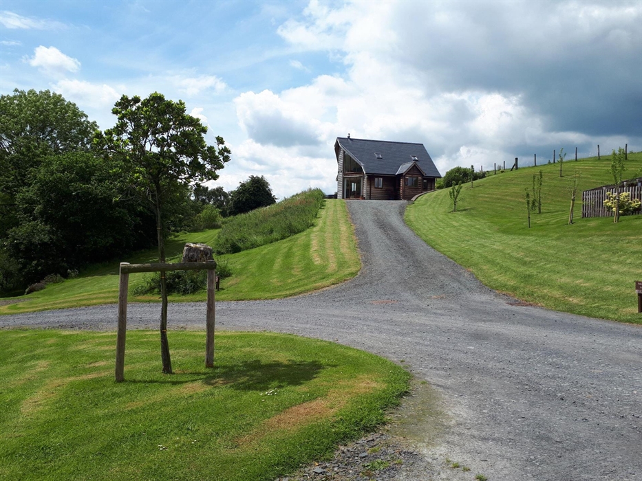 IVY TREE LODGE sleeps 4