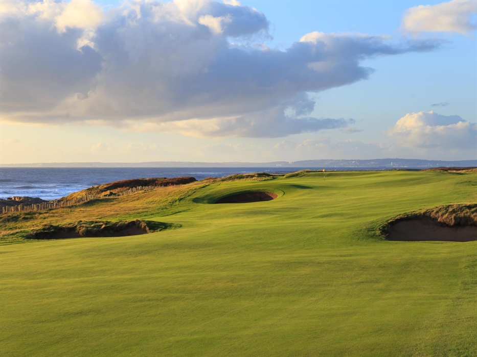 Hole 1 from the fairway