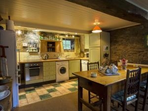 Lower Dolgenau, the cottage