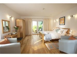 Rear facing en-suite bedroom in apartment