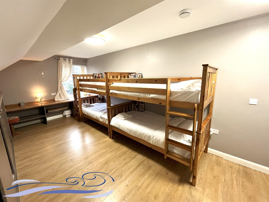 Bedroom 3 (Bunk Beds)