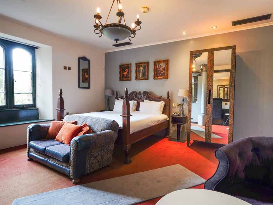 From comfortable twins and doubles to unique suites and luxury rooms. We offer a wide range of options for our guests