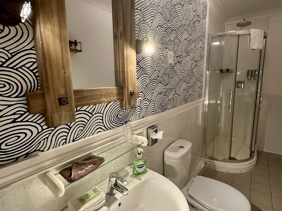 Room 3 Suite Bathroom