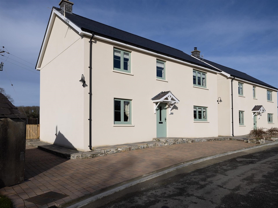 Ynyswen Arosfa & Barcud