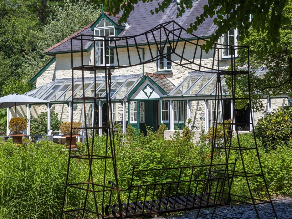 The Cors Country House