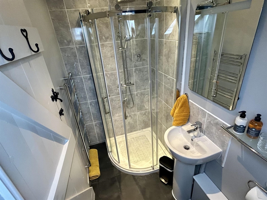 Double head rain showers in both en-suite shower -rooms.