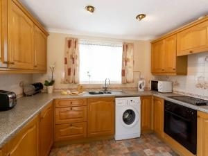 Large, well-equipped kitchen