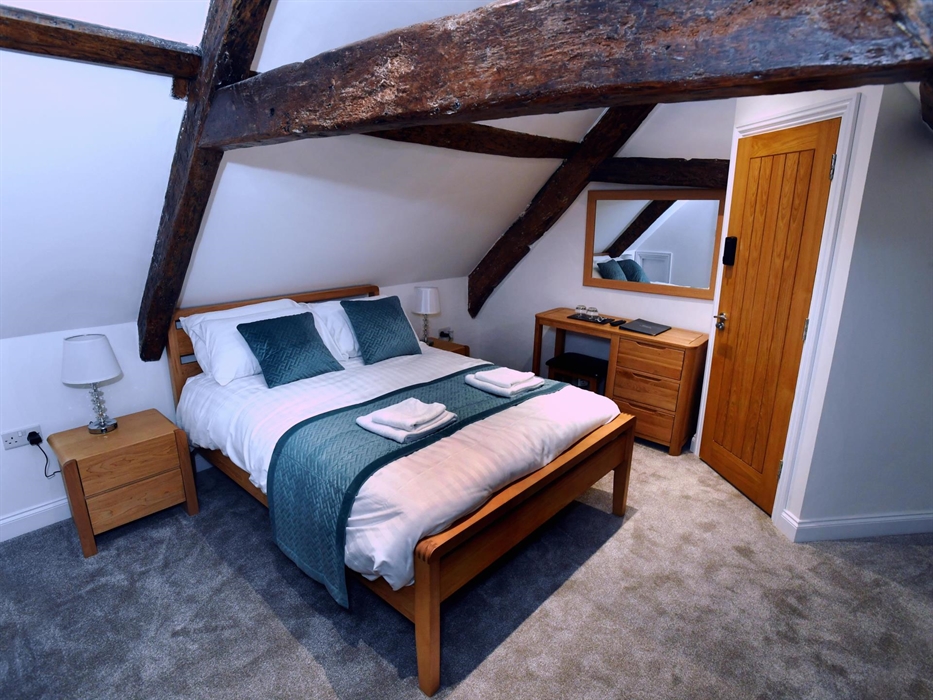 has 5 elegant en-suite double rooms to allow customers visiting Usk to take their stay to the next level.