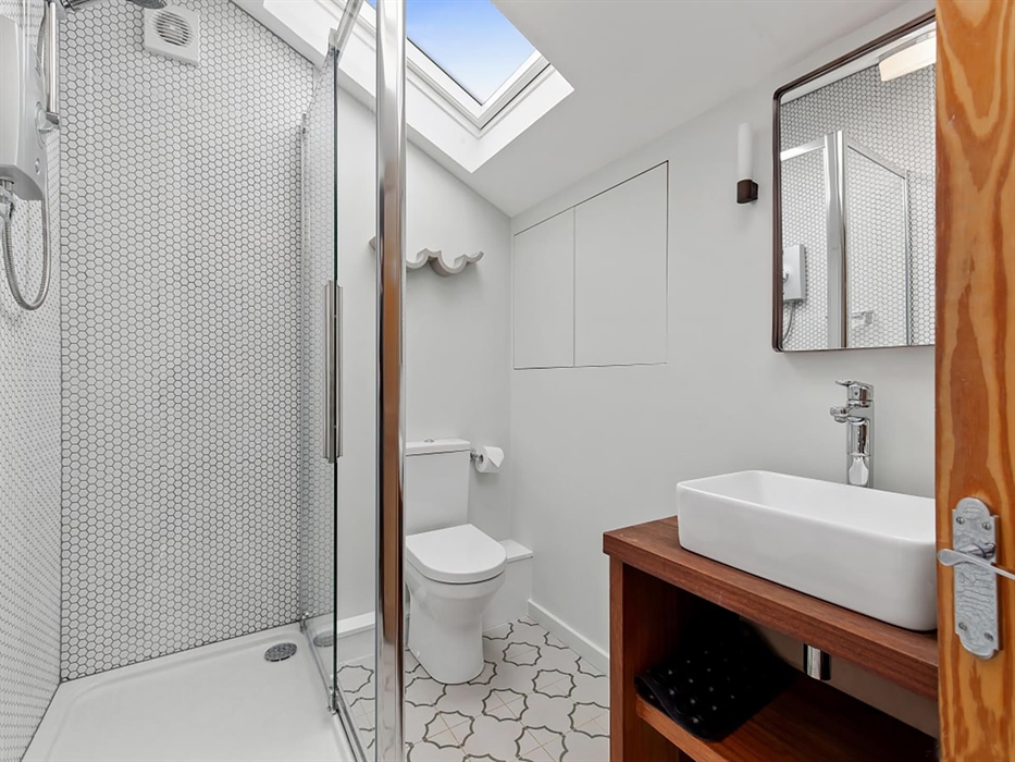 First Floor Rear Bathroom