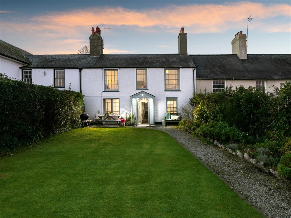 A heavenly cottage that suits couples or multi-generational families, enjoyed by so many returning guests each year.