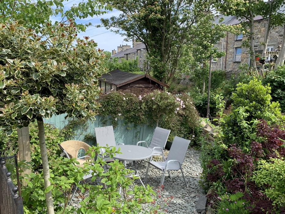 Contemporary rural and coastal holiday cottage to rent llyn Peninsula North Wales