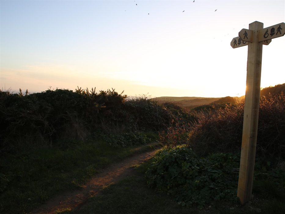 close to the Pembrokeshire Coast Path, Blue Flag Beaches, Castles, and the numerous attractions that Pembrokeshire offers. Only a short drive away.