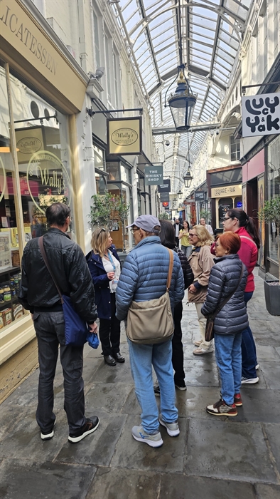 Guiding at the arcades in Cardiff