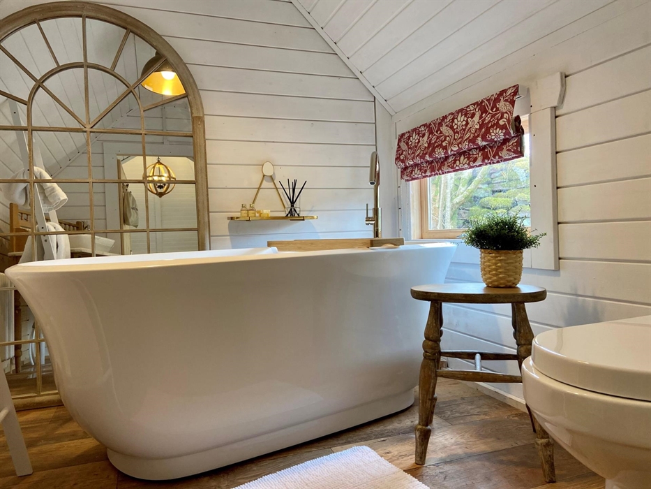 There's nothing like relaxing in a hot tub to rest those aching muscles after a long walk through the glorious Brecon Beacons!