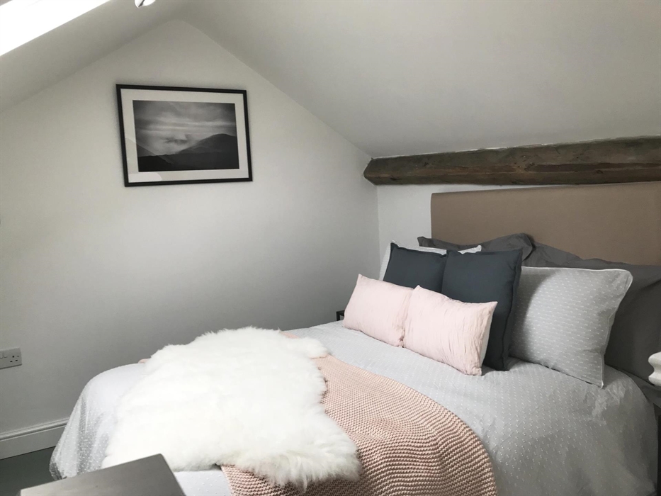 The Cwtch - mezzanine bedroom