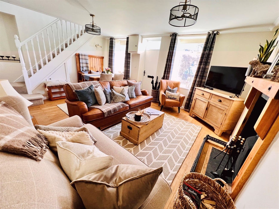 Light and bright the living at Walkers Cottage puts you in the right frame of mind to start the day. At night, dim the lights, light the log burner an