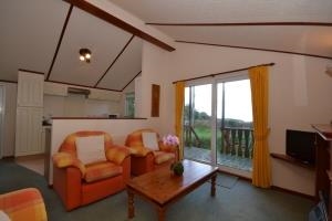 Kitchen and Lounge Area