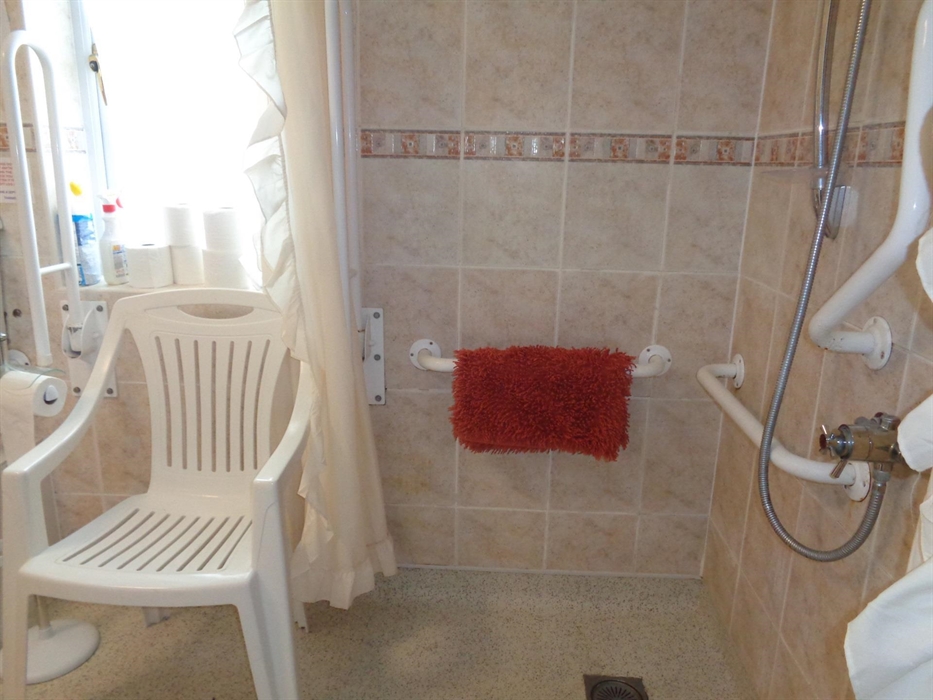 Shower area of wet-room in Swallow Cottage
