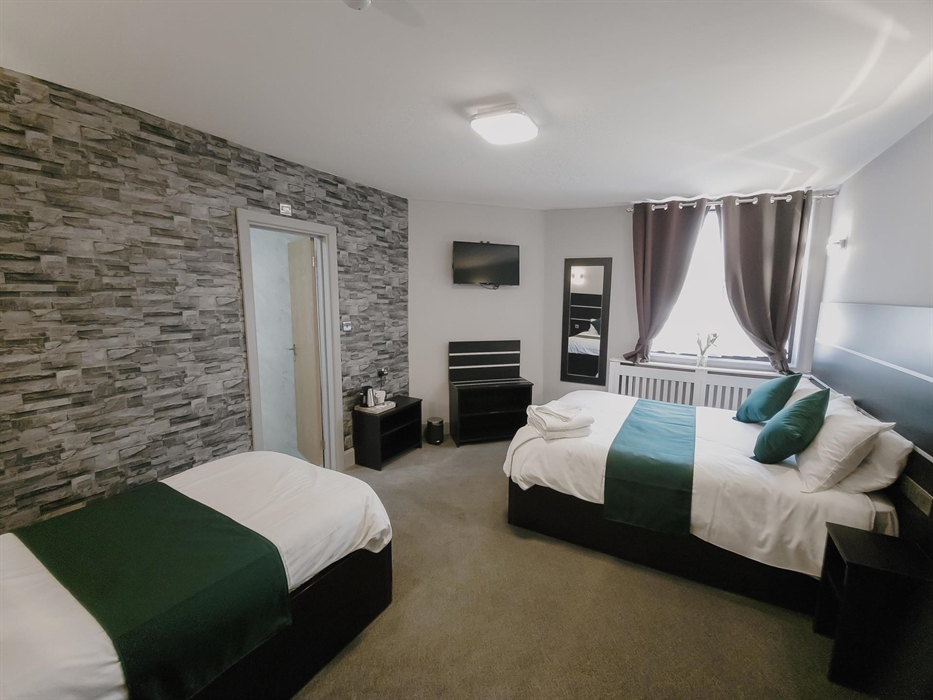 Free parking
Free WiFi
Non-smoking rooms
Facilities for disabled guests
Tea/coffee maker in all rooms
Free Breakfast
Children's cots (upon reque