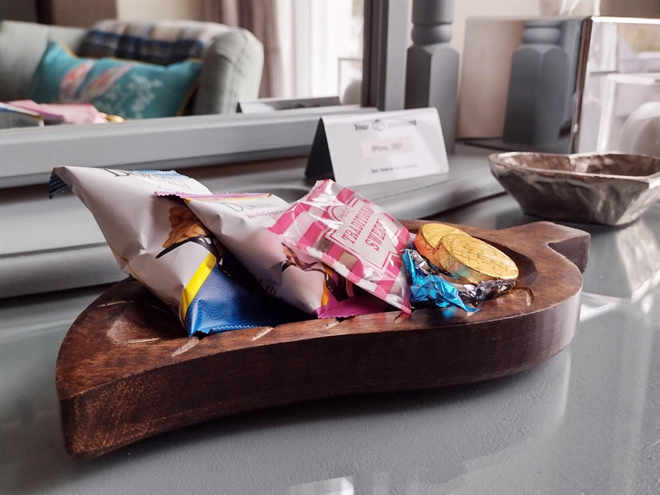 Room 3 Panoramic - in room treats :)