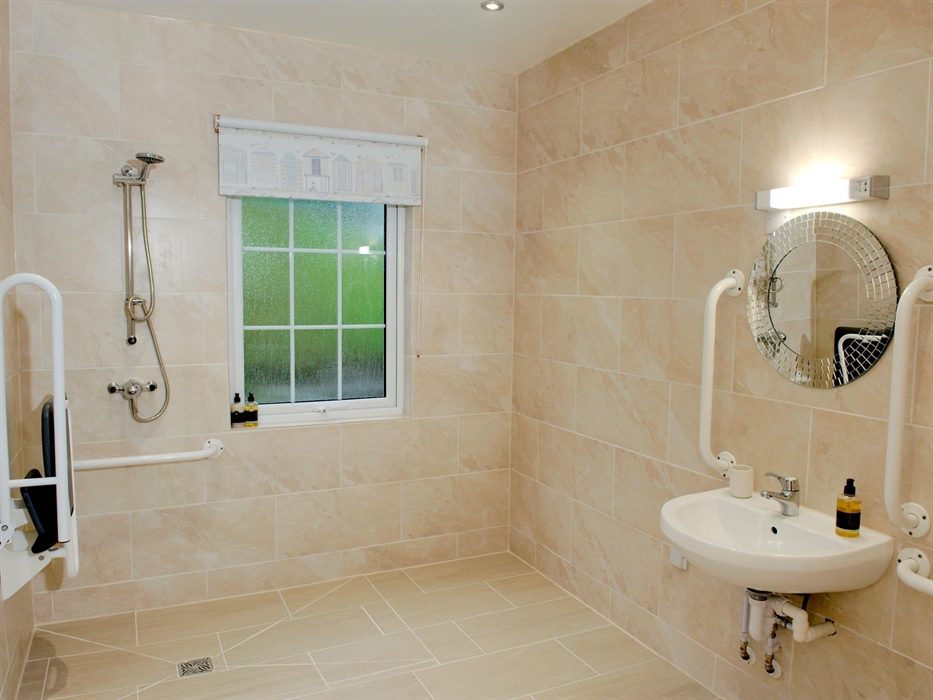 Assistance bathroom/ wetroom in Primrose