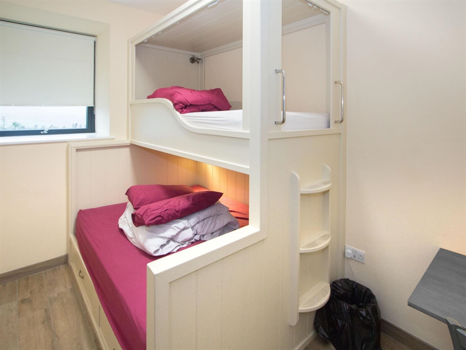 1 Double and 1 single plus the en-suite wet room